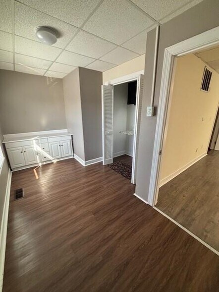 More Photos Of 1231-1249 Mall Dr, Richmond Medical For Lease