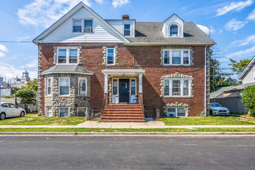 Primary Photo Of 19 Madison Ave, Franklin Square Apartments For Sale