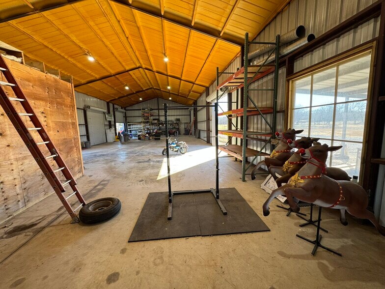 More Photos Of 6920 County Road 202, McKinney Warehouse For Lease