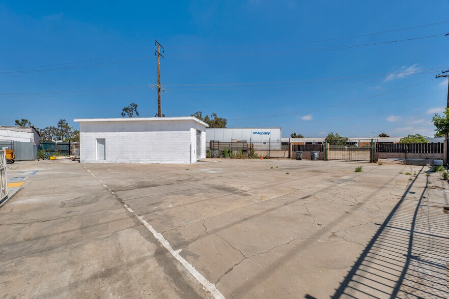 More Photos Of 1626-1640 Pine St, Oxnard Warehouse For Lease