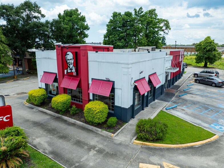 Primary Photo Of 3663 Gen De Gaulle Dr, New Orleans Fast Food For Sale