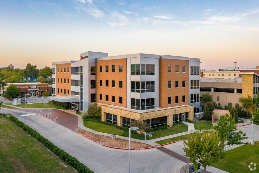 More Photos Of 900 Jerome St, Fort Worth Medical For Lease