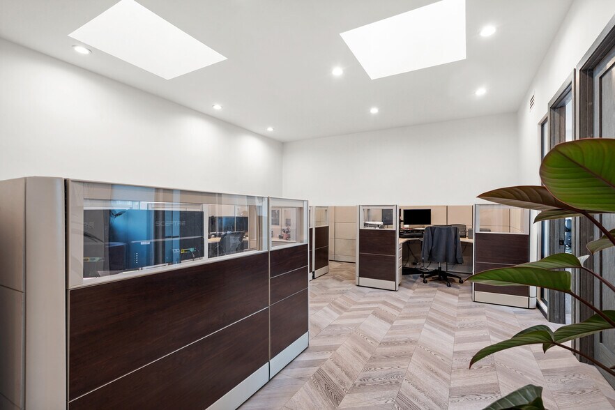 More Photos Of 4041 Wilshire Blvd, Los Angeles Office For Lease