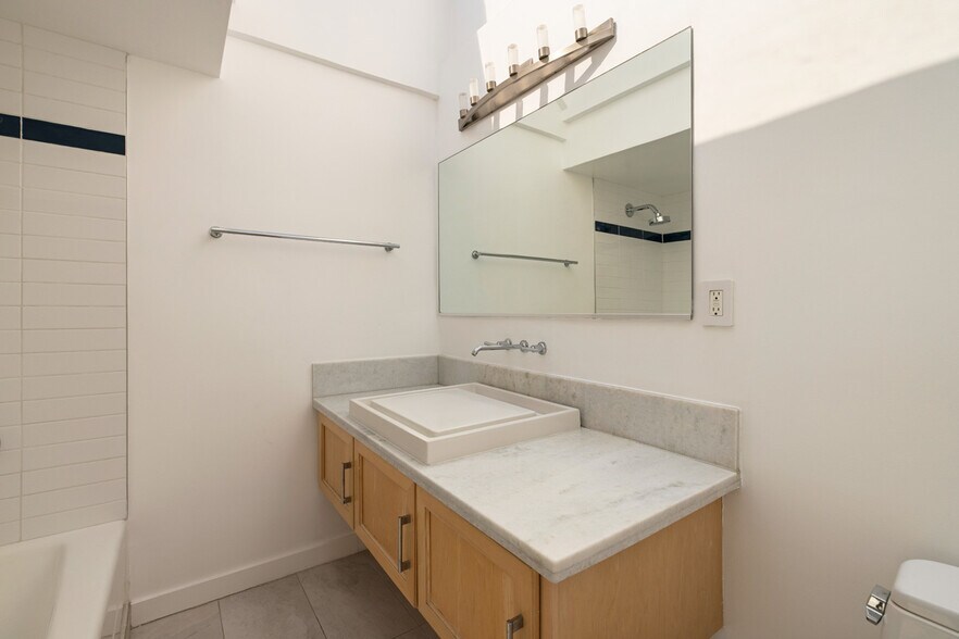 More Photos Of 2330 Silver Ridge Ave, Los Angeles Apartments For Sale