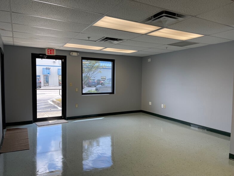 More Photos Of 5570 Florida Mining Blvd S, Jacksonville Warehouse For Lease