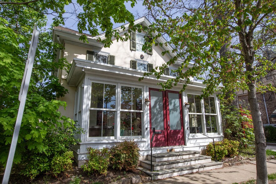 More Photos Of 69 E Oakland Ave, Doylestown Office For Sale