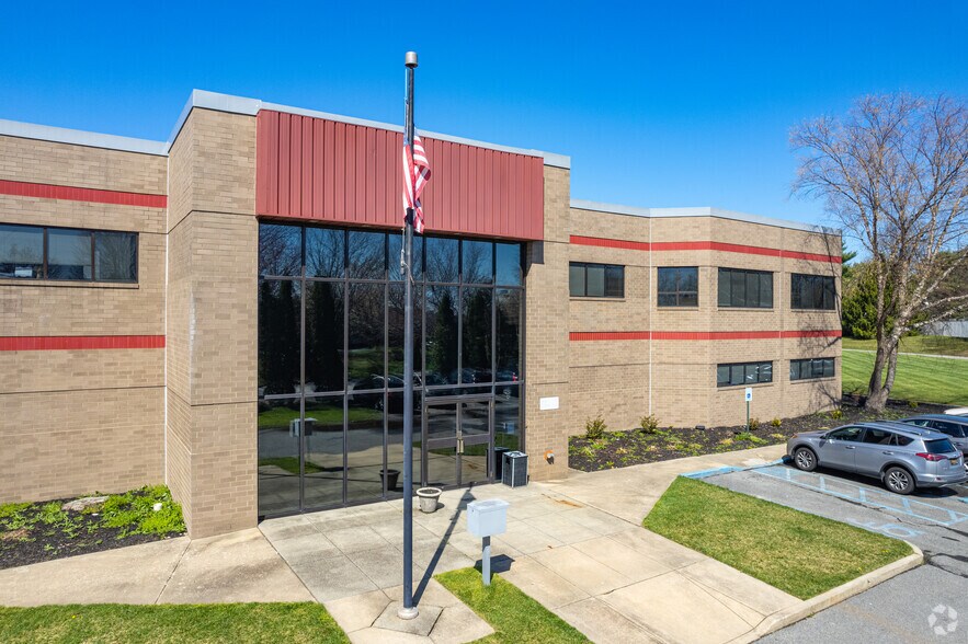 More Photos Of 55 Lukens Dr, New Castle Warehouse For Lease