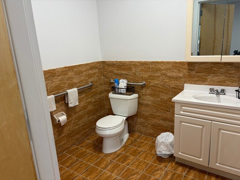 More Photos Of 6543 Broadway, Bronx Coworking Space