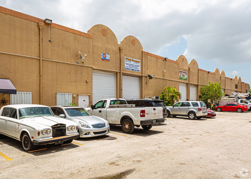More Photos Of 1723-1745 W 37th St, Hialeah Showroom For Sale