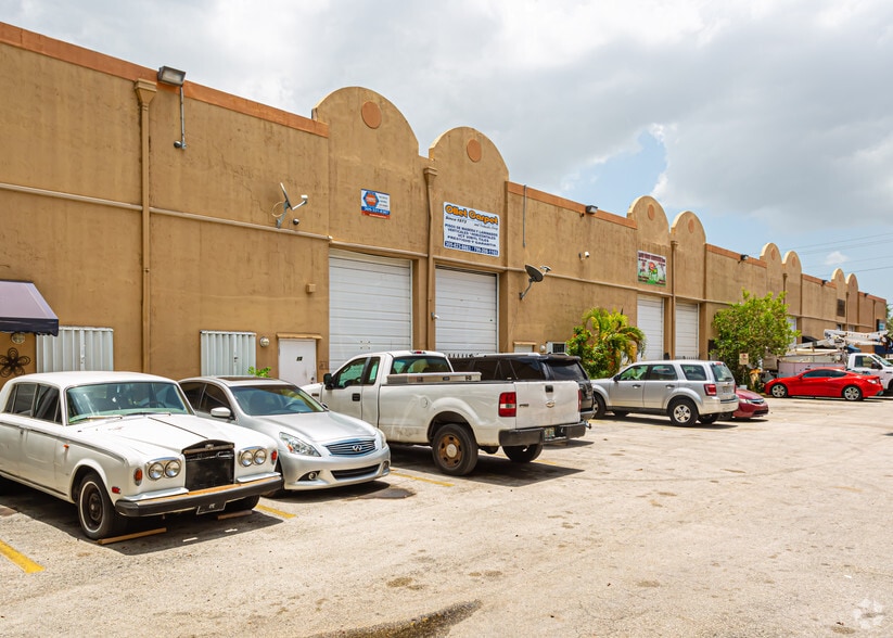 More Photos Of 1723-1745 W 37th St, Hialeah Showroom For Sale