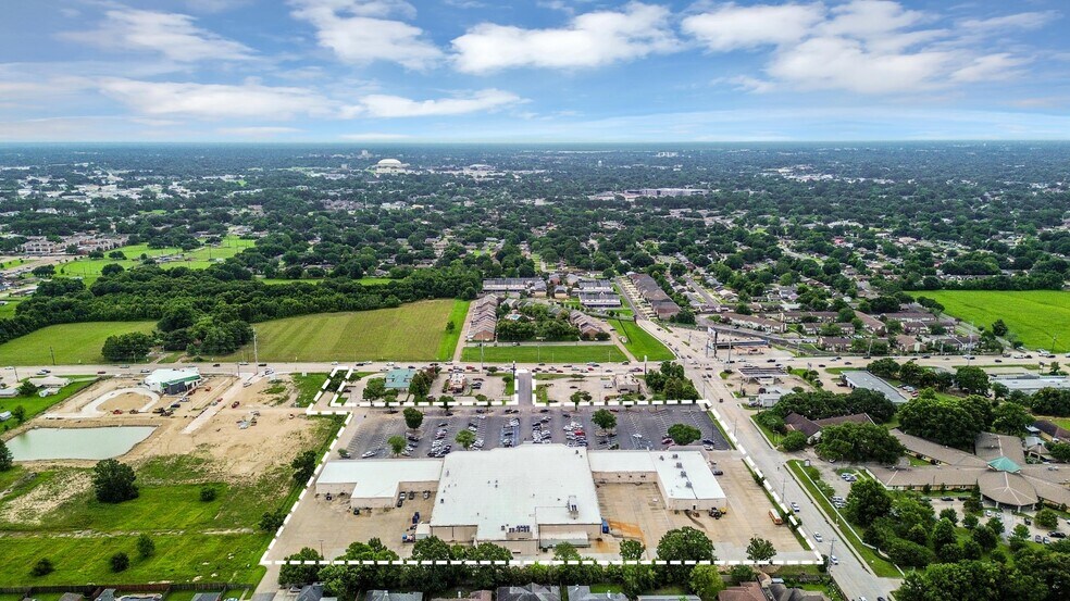More Photos Of 2220-2252 Ambassador Caffery Pky, Lafayette Supermarket For Lease