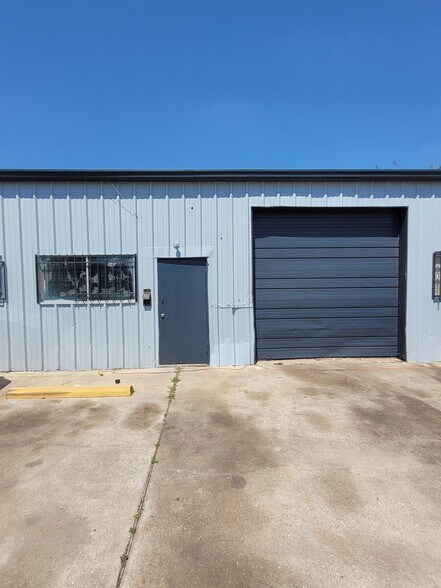 More Photos Of 7676 N I-45, Houston Unknown For Lease