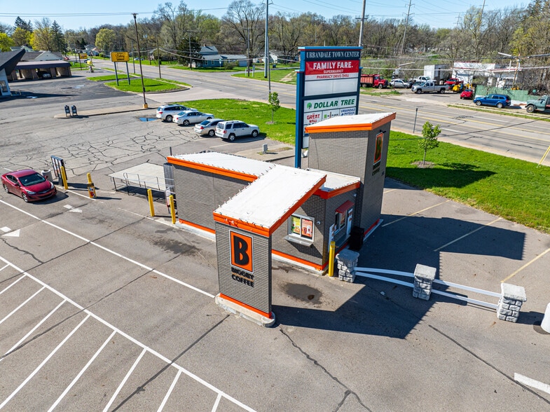 More Photos Of 1525 W Michigan Ave, Battle Creek Storefront For Sale