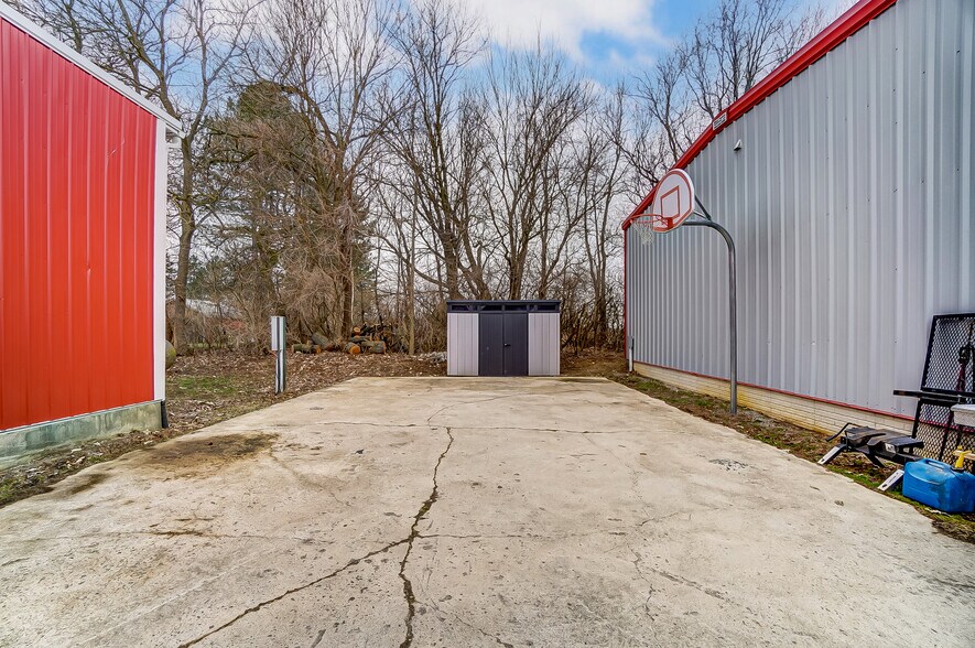 More Photos Of 20660 W Bowling Green Road, Weston Auto Repair For Sale