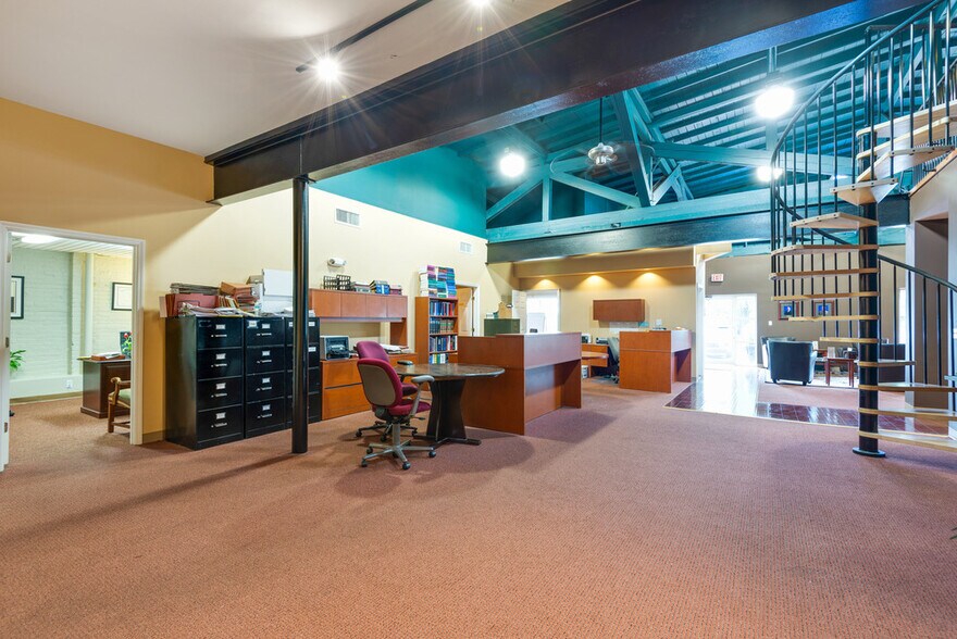 More Photos Of 122 S Calhoun St, Tallahassee Office For Lease