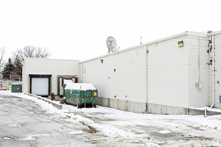 More Photos Of 3215-3271 South Blvd, Auburn Hills Freestanding For Lease