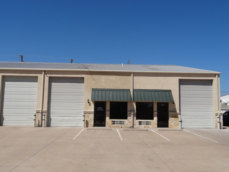 More Photos Of 7940 Rodeo Trl, Mansfield Unknown For Lease