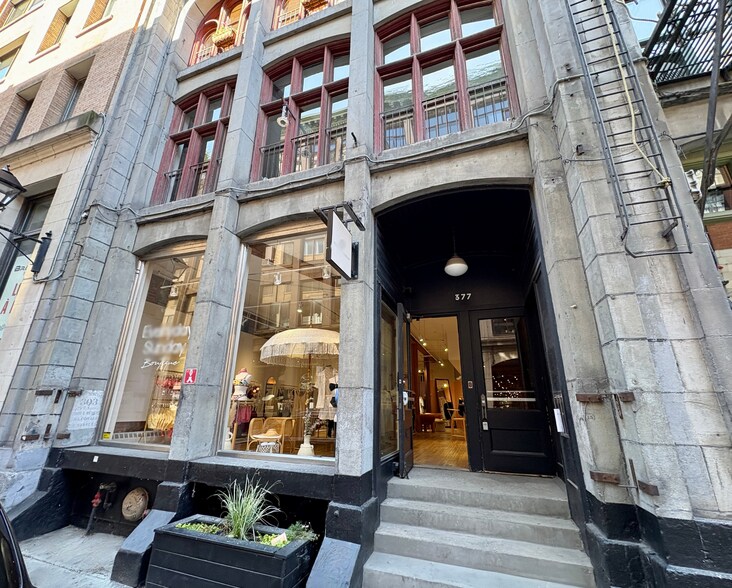 More Photos Of 377 Rue Saint-Paul O, Montréal Apartments For Lease