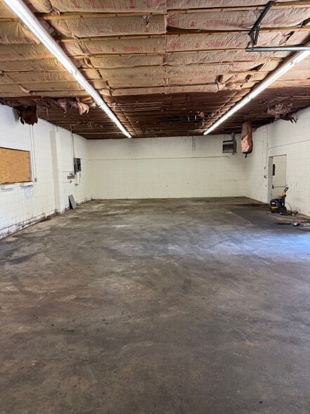 More Photos Of 3227 E Woodrow St, Tulsa Warehouse For Lease