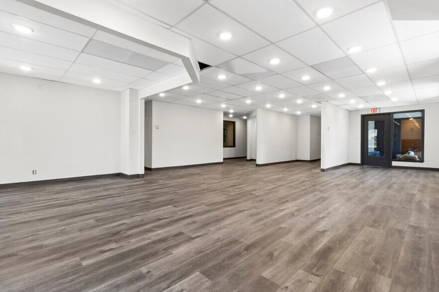 More Photos Of 6080-6090 S 108th St, Hales Corners Office For Sale