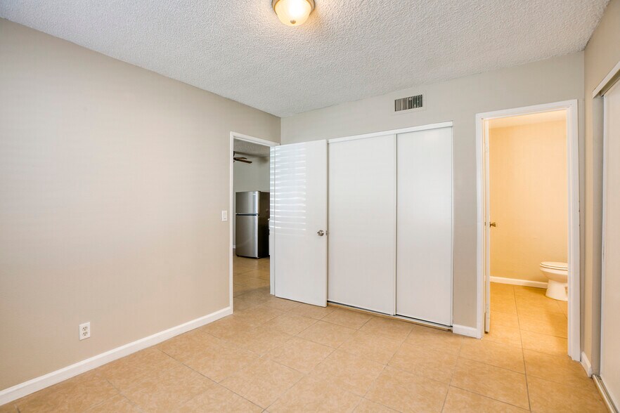 More Photos Of 317 S 9th St, Las Vegas Apartments For Sale