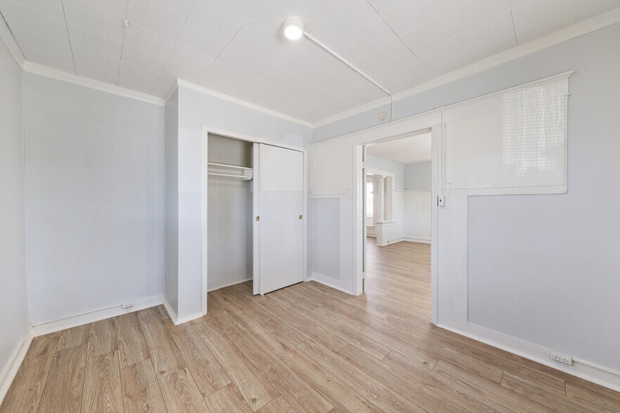 More Photos Of 15323 Paramount Blvd, Paramount General Retail For Sale