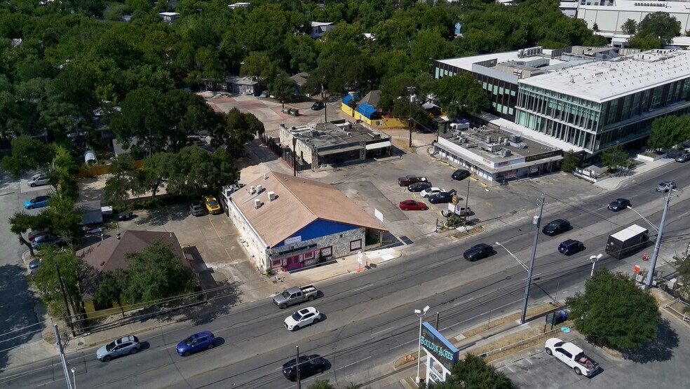 More Photos Of 2038 S Lamar Blvd, Austin Freestanding For Lease