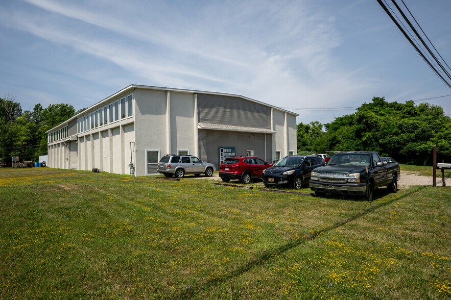 More Photos Of 237 State Rd, Ashtabula Manufacturing For Sale
