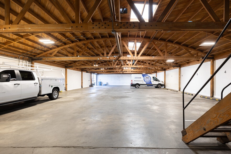 More Photos Of 821 W Olive St, Inglewood Warehouse For Lease