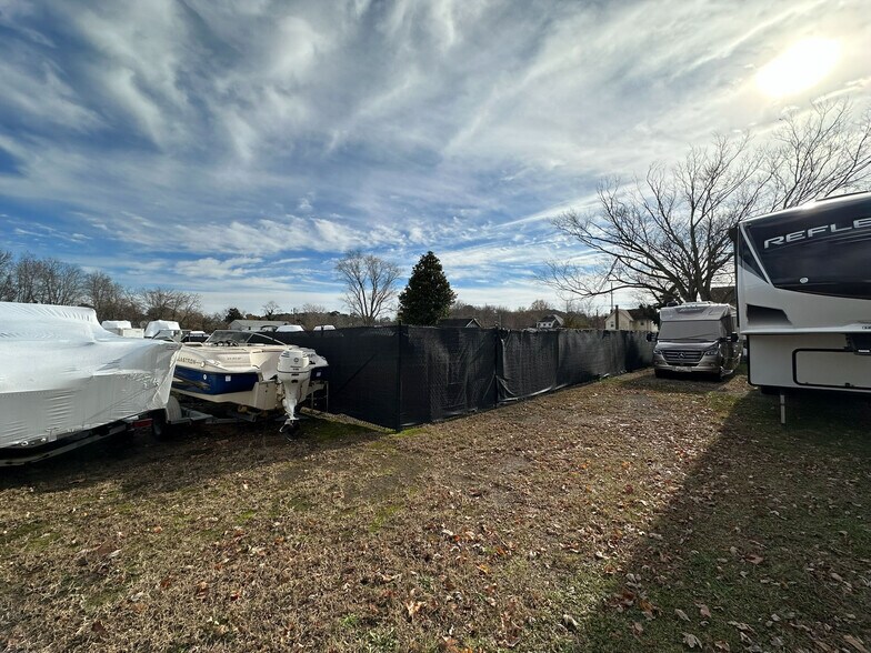 More Photos Of 121 Rental Ln, Grasonville Light Distribution For Lease