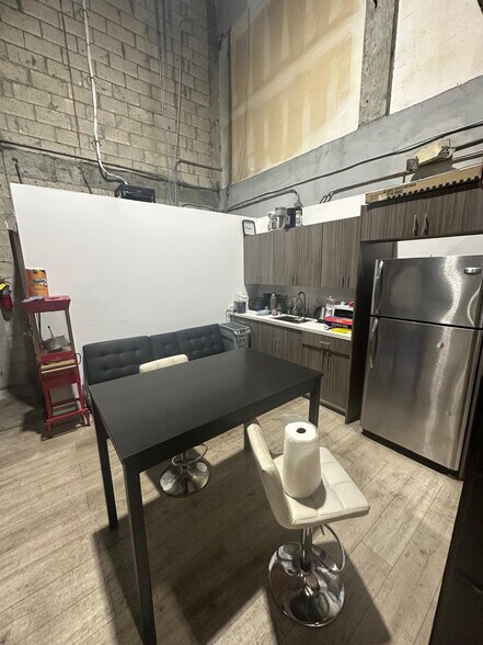 More Photos Of 8500 NW 30th Ter, Doral Warehouse For Lease