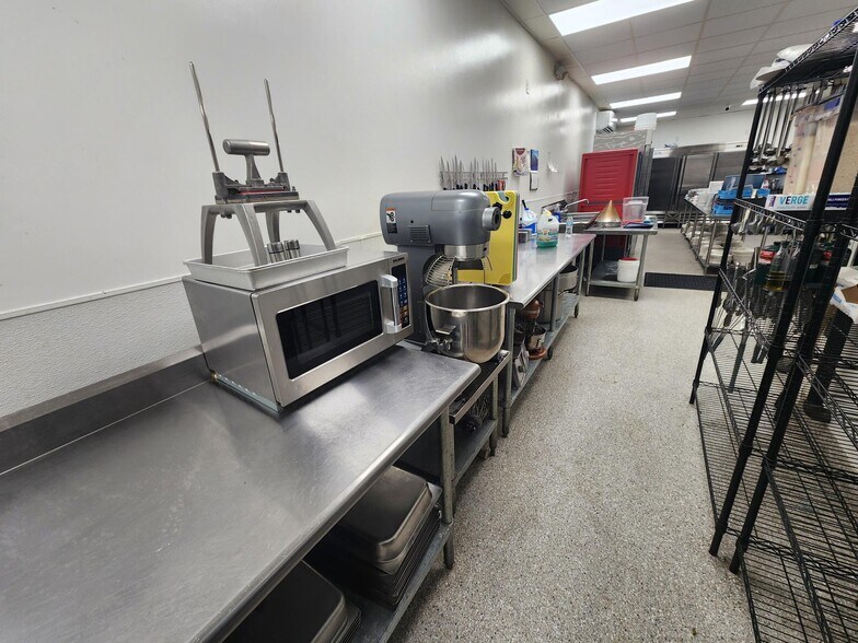 More Photos Of 250 Bordeaux Dr, Thomson General Retail For Sale