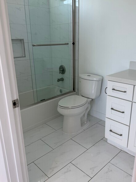 More Photos Of 3944 S Budlong Ave, Los Angeles Apartments For Sale