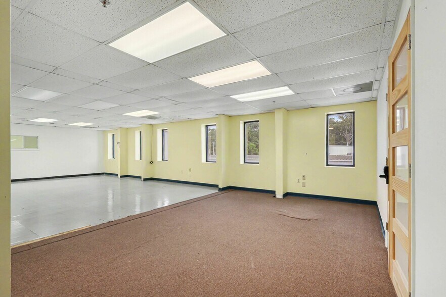 More Photos Of 1445 Cleveland Ave, East Point Showroom For Sale