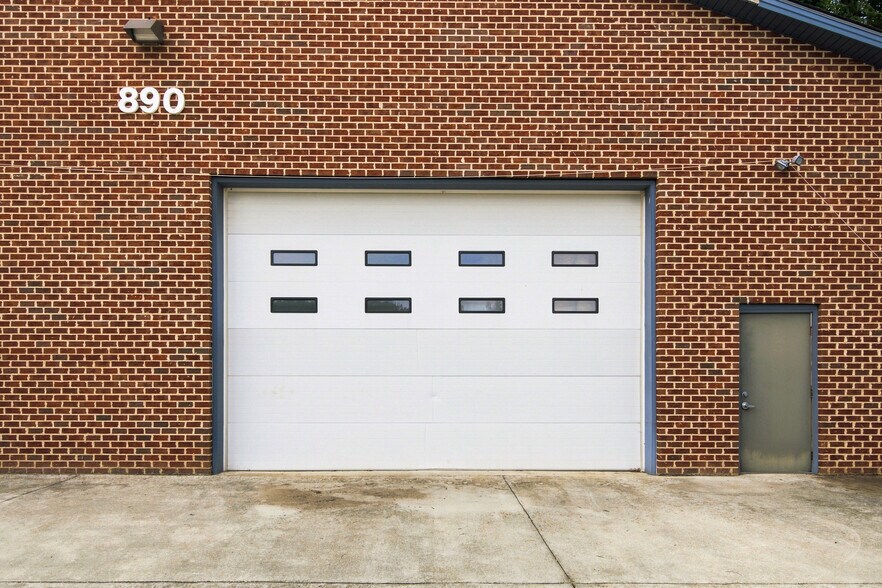 More Photos Of 890 Roanoke St, Christiansburg Warehouse For Lease