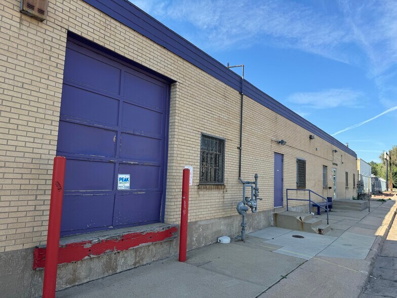 More Photos Of 2700-2730 W Barberry Pl, Denver Industrial For Sale