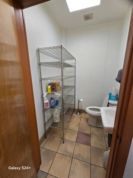 More Photos Of 415 Kapahulu Ave, Honolulu Freestanding For Lease