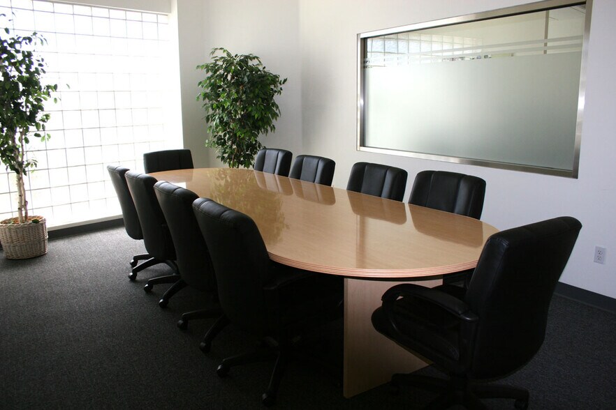 More Photos Of 1321 W 12th St, Los Angeles Light Manufacturing For Lease