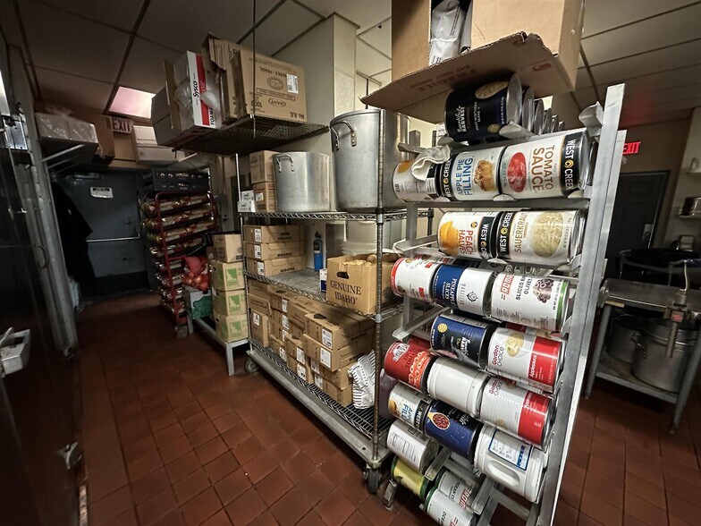 More Photos Of 1427 W Galena Ave, Freeport Freestanding For Sale