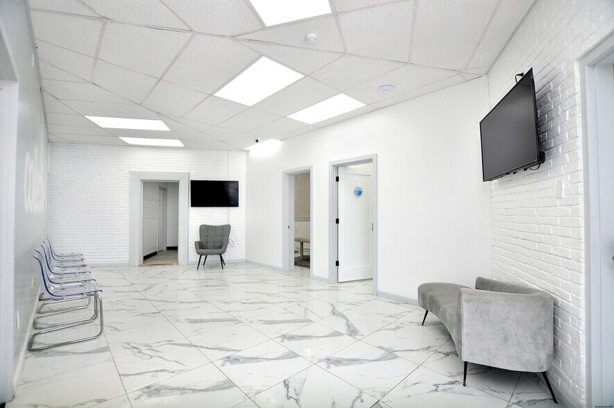 More Photos Of 258 Windsor Ave, Windsor Freestanding For Sale
