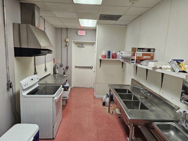 More Photos Of 222 S 66th St, Houston Daycare Center For Lease