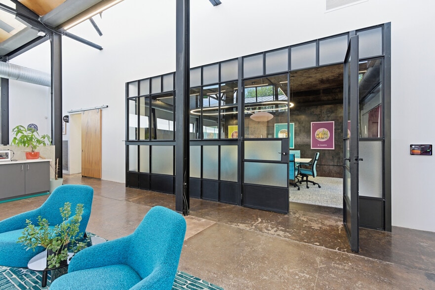 More Photos Of 311-321 Sixth St, San Antonio Office For Sale