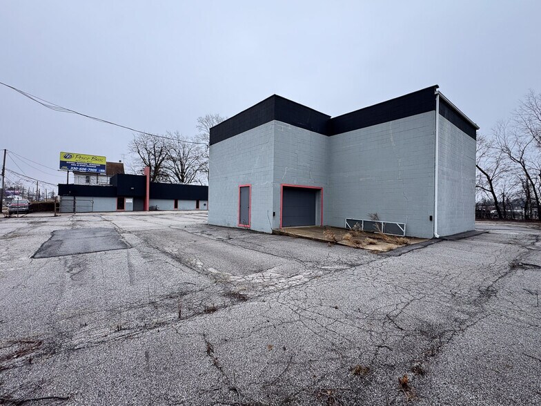More Photos Of 1050 Triplett Blvd, Akron Warehouse For Sale
