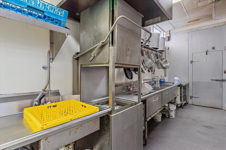 More Photos Of 15 S Beneva Rd, Sarasota Restaurant For Lease