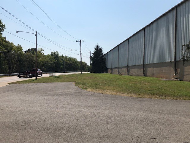 More Photos Of 95 Riverview Dr, Bowling Green Warehouse For Lease