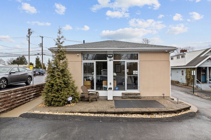 More Photos Of 940 Beaver Grade Rd, Coraopolis Office Residential For Sale