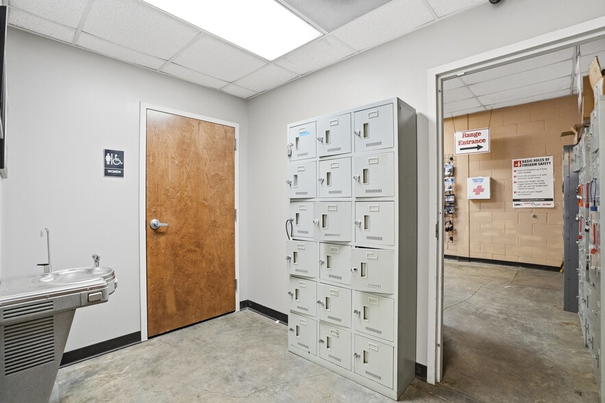 More Photos Of 6190 Parkway North Dr, Cumming Light Distribution For Sale