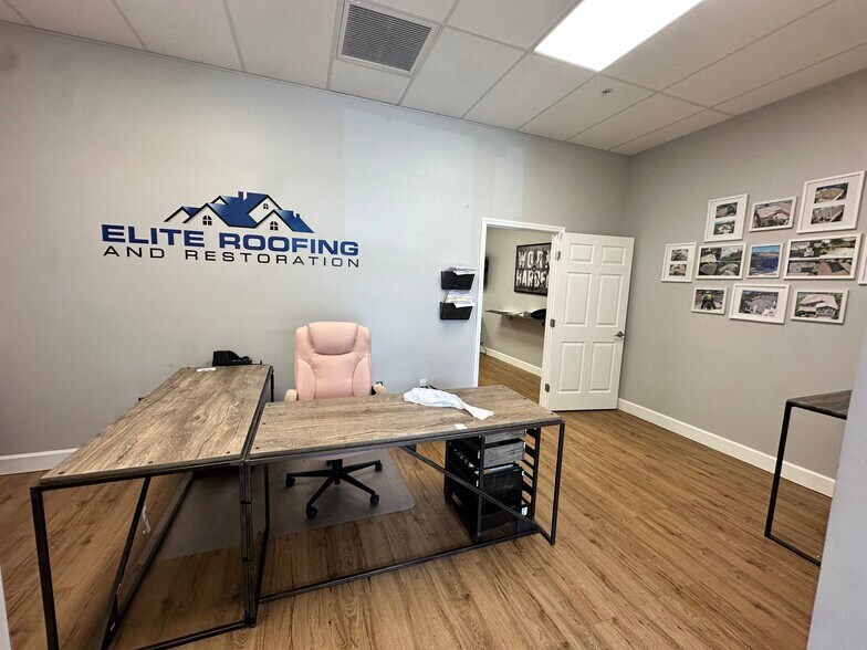 More Photos Of 25091 Bernwood Dr, Bonita Springs Showroom For Sale