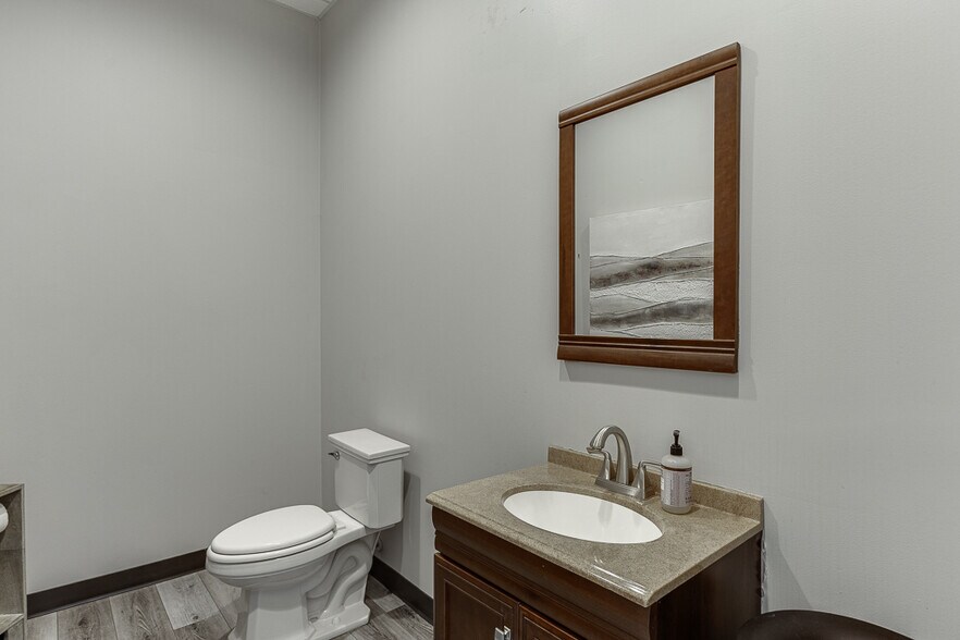More Photos Of 6105 Atlanta Hwy, Flowery Branch Office For Lease