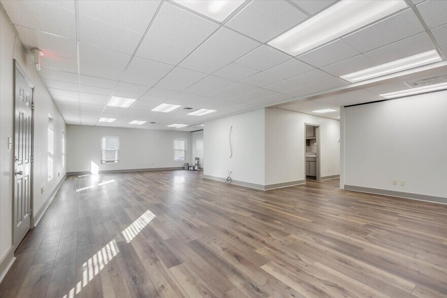 More Photos Of 1310 Thomasville Rd, Tallahassee Office For Sale